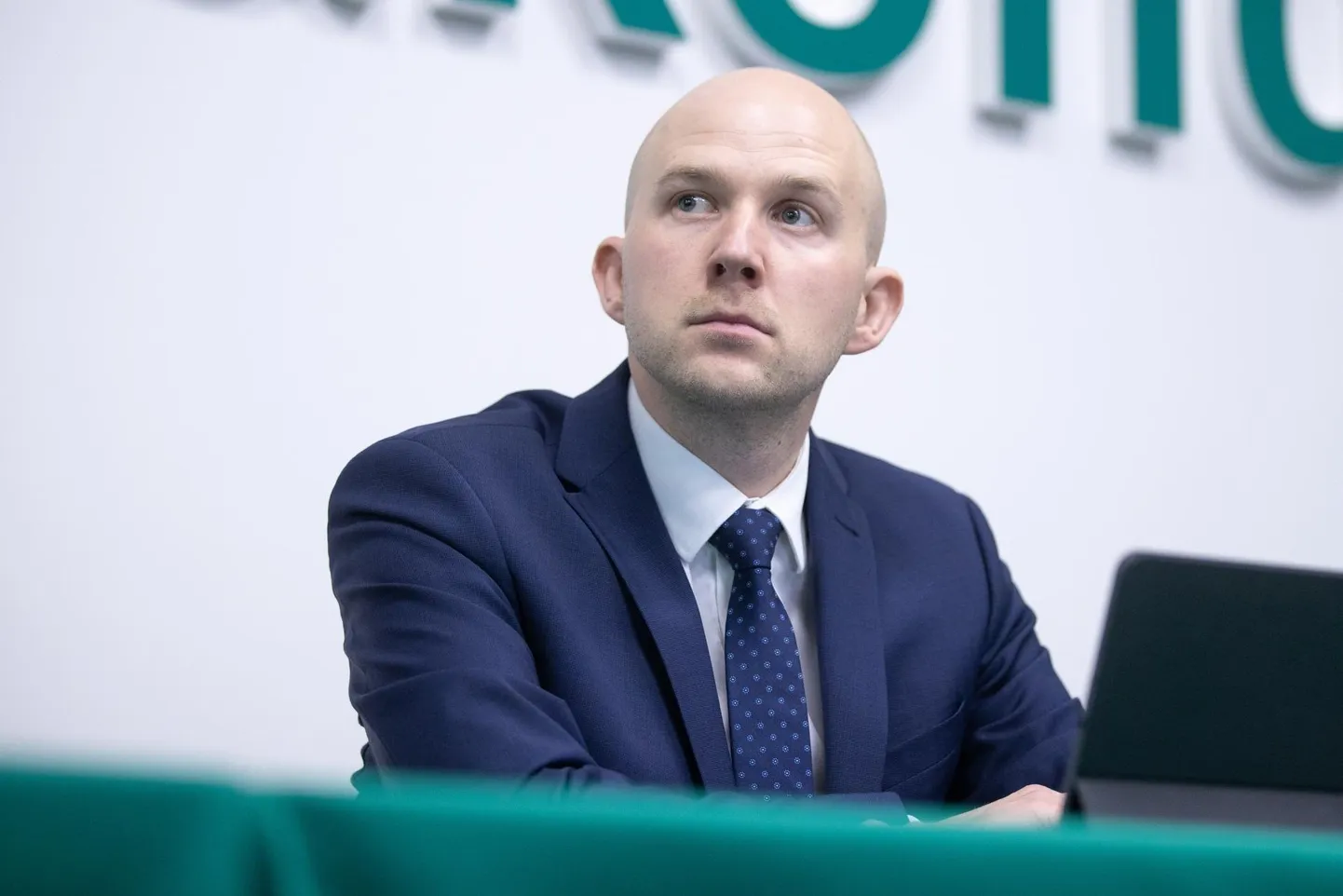Tõnis Mölder astus 17. novembril ministriametist tagasi ning 18. novembril taastas valimiskomisjon tema volitused linnavolikogu liikmena.