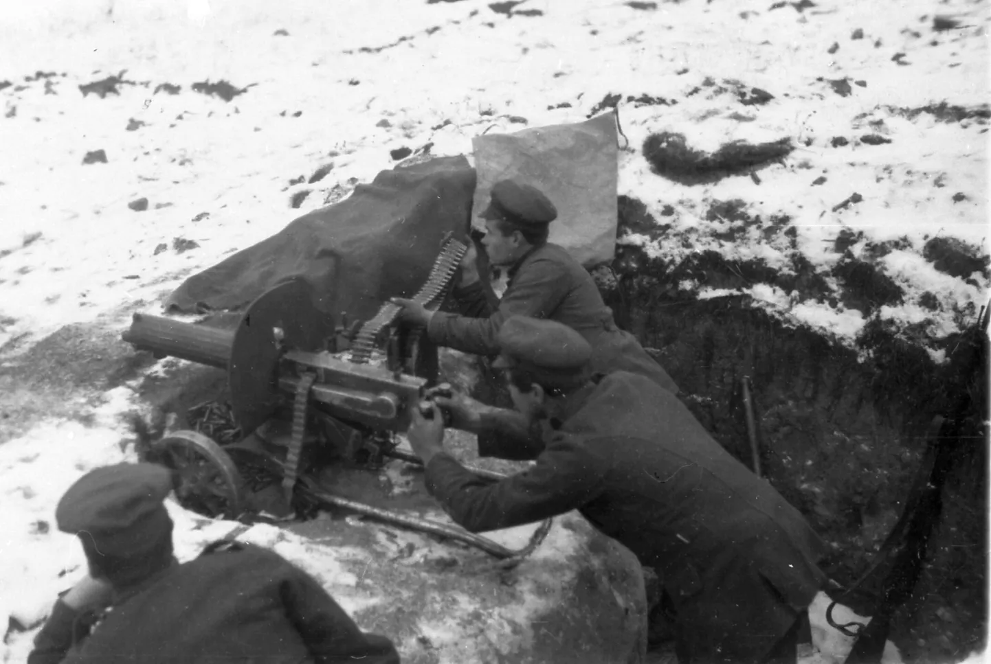 Eesti sõjaväe võitlejad 1919. aastal Vabadussõja ajal Narva liinil kaitsekraavis.