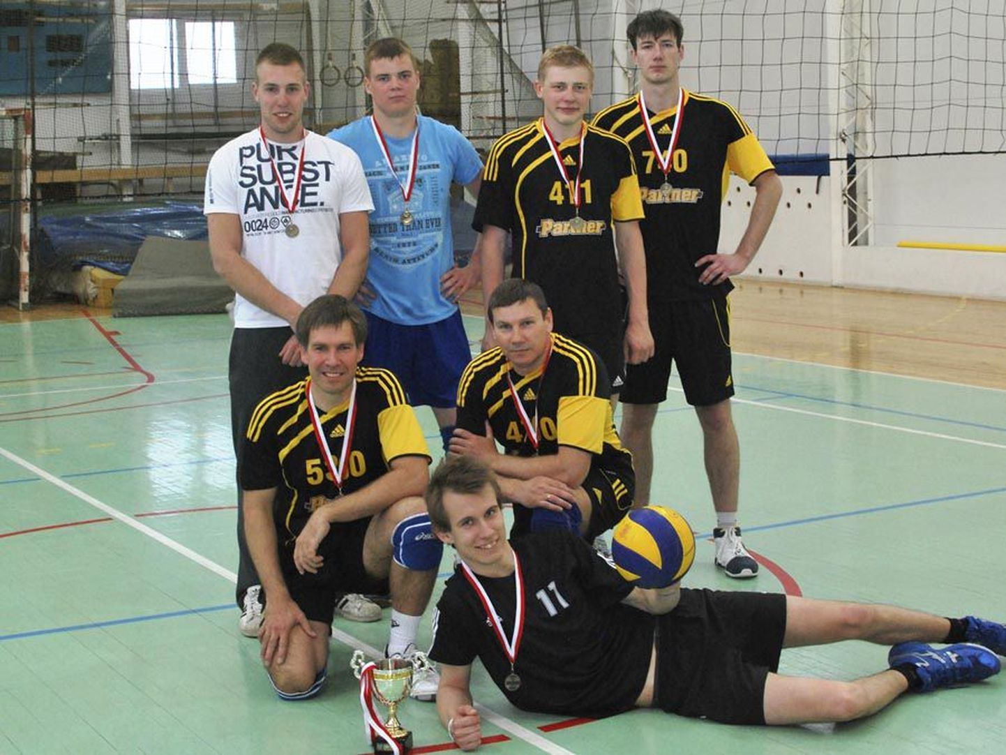 Viljandimaa meeste teise liiga võrkpalliturniiri võitis meeskond Partner.