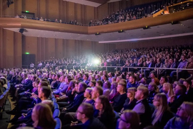 Ines ja Karl-Erik Taukar Tallinnas Alexela Kontserdimajas