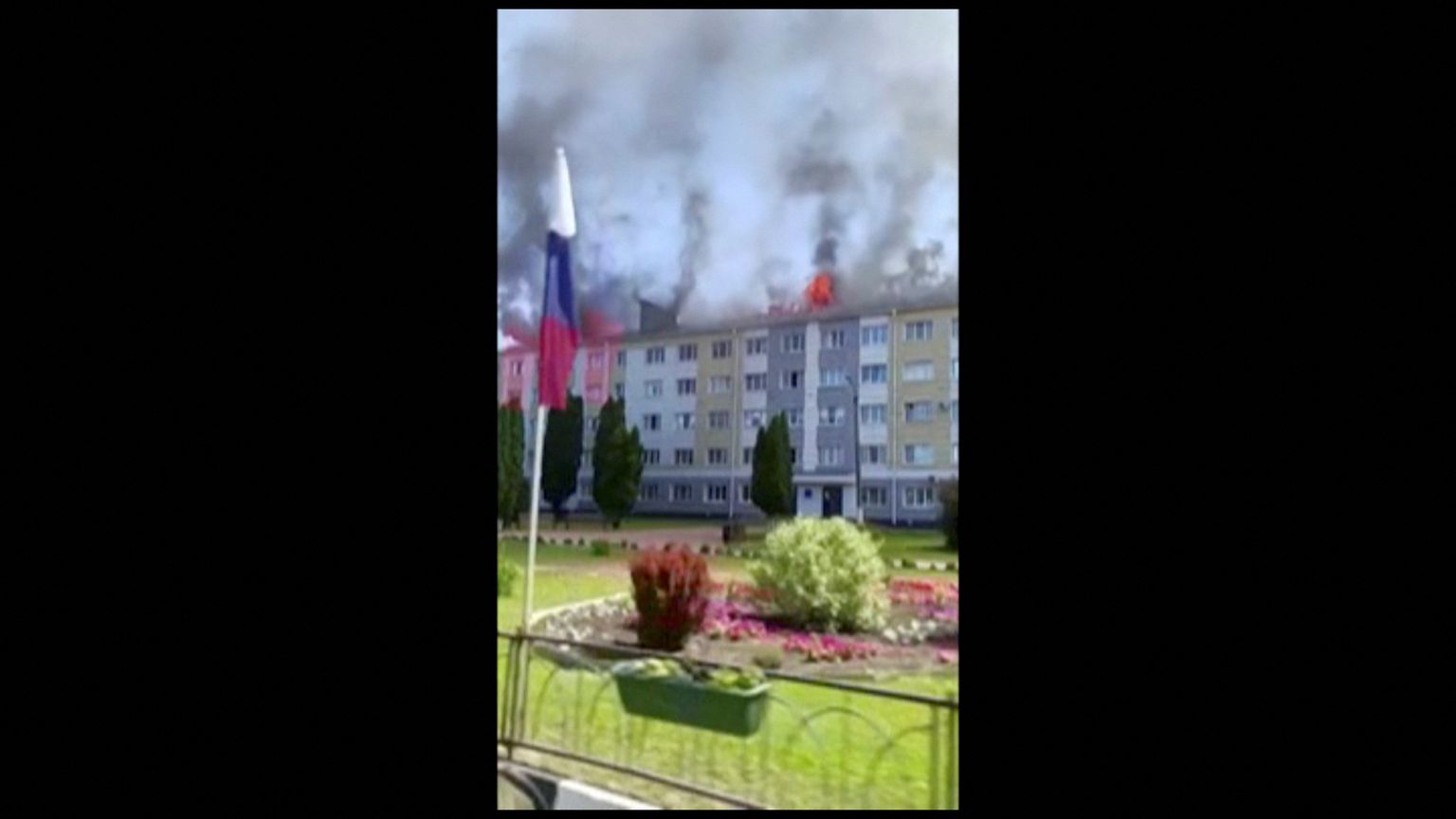 Belgorodi oblastis Šebekino linnas põlev hoone.