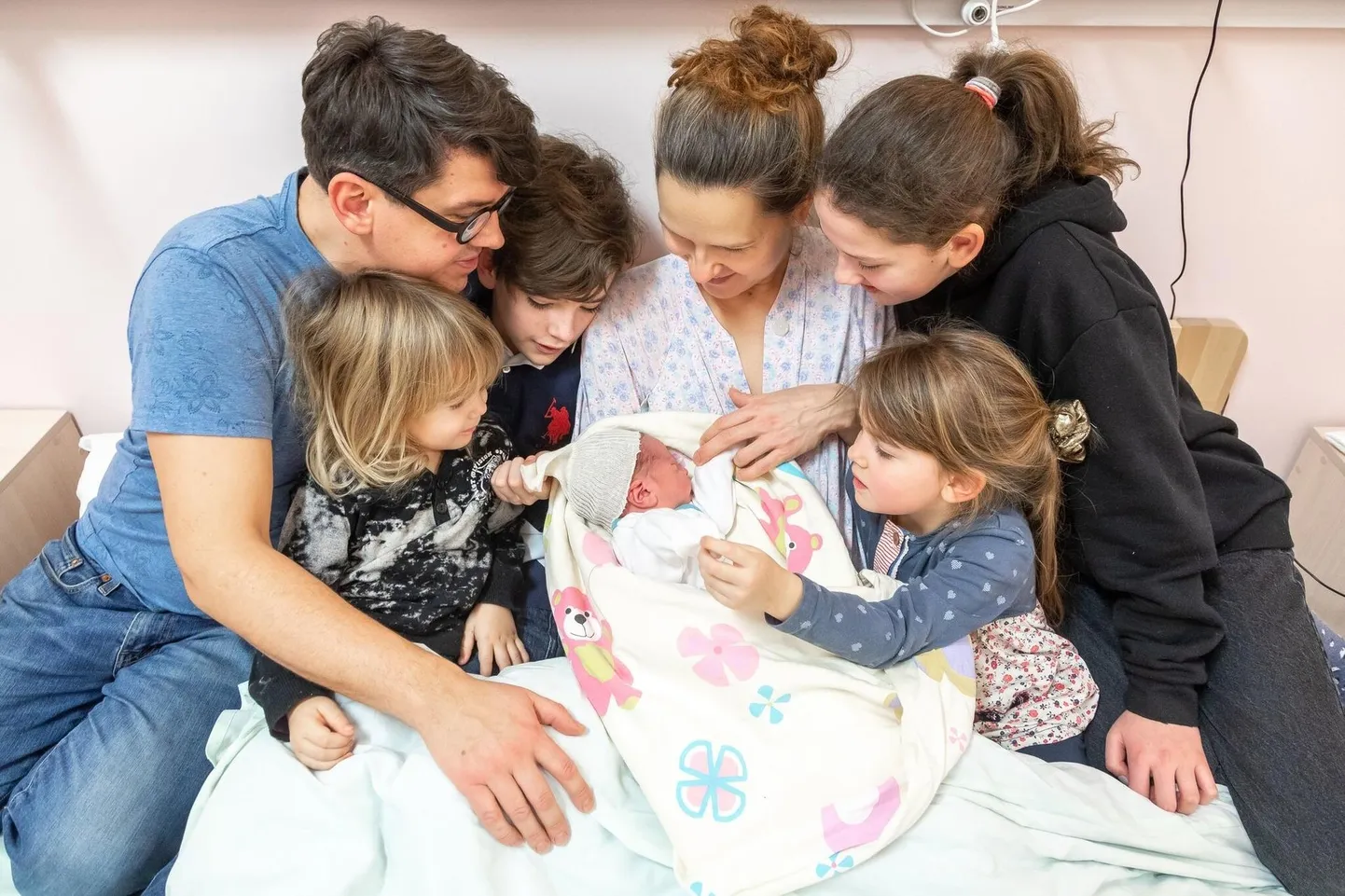 Priit ja Heidi Helena Sibul järeltulijatega.