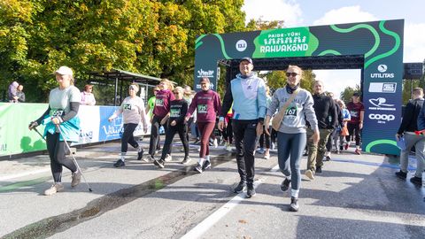 VAATA GALERIID ⟩ Rahvakõndi vedas tuntud telenägu
