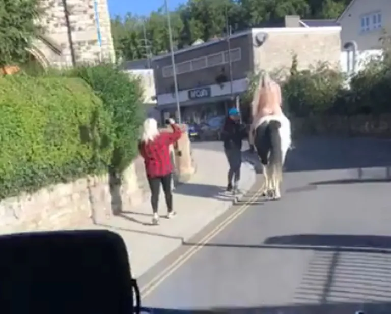 Ühendkuningriigis Radstockis alasti ratsutanud Jo Kelly