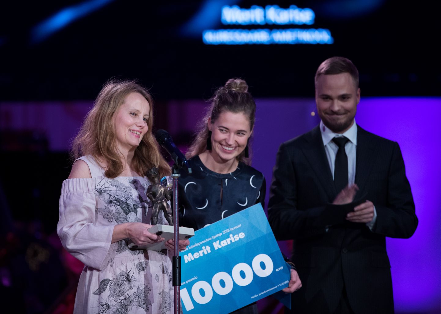 Aasta Õpetaja 2018 gala Estonia kontserdisaalis. 
Merit Karise (vasakul) Kuressaare ametikoolist aasta õpetaja galal. Karise oli aastal 2018 aasta kutseõppeasutuse õpetaja laureaat.