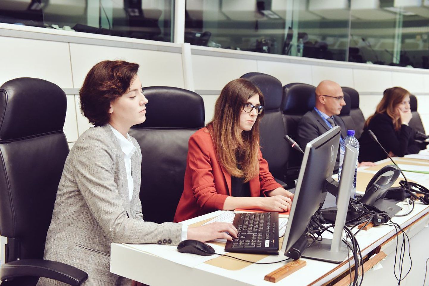 Tšehhi ettevõtjad Hana Němcová (vasakul) ja Tereza Dvořáková (keskel) kirjeldasid lõppeval nädalal Brüsselis, kuidas Junckeri fondi rahasüst neid aidanud on.