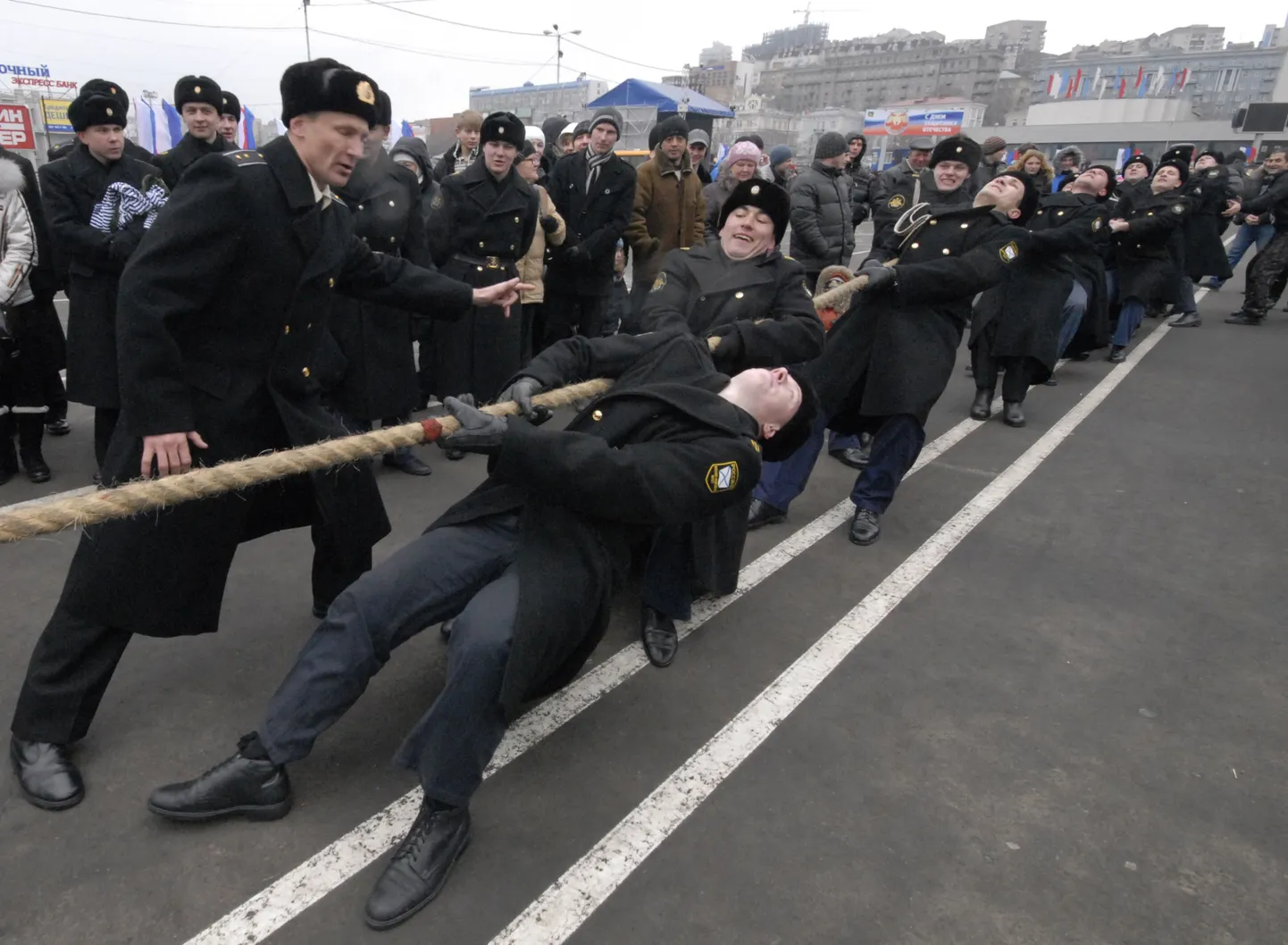 А так отмечают 23 февраля военные в Владивостоке.