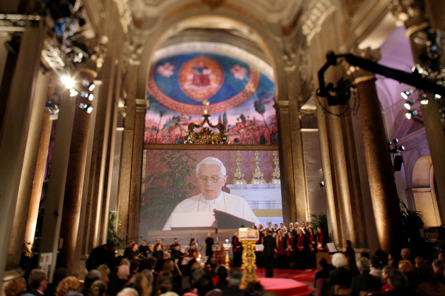 Teleülekanne paavst Benedictus XVI piibli ettelugemisest Rooma Jerusalemma basiilikas