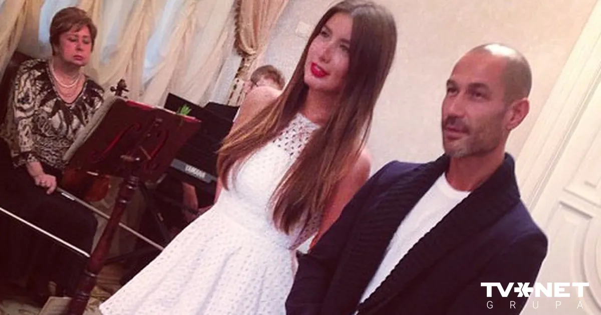 Порно күйеуі әйелімен үштікке досын әкелді