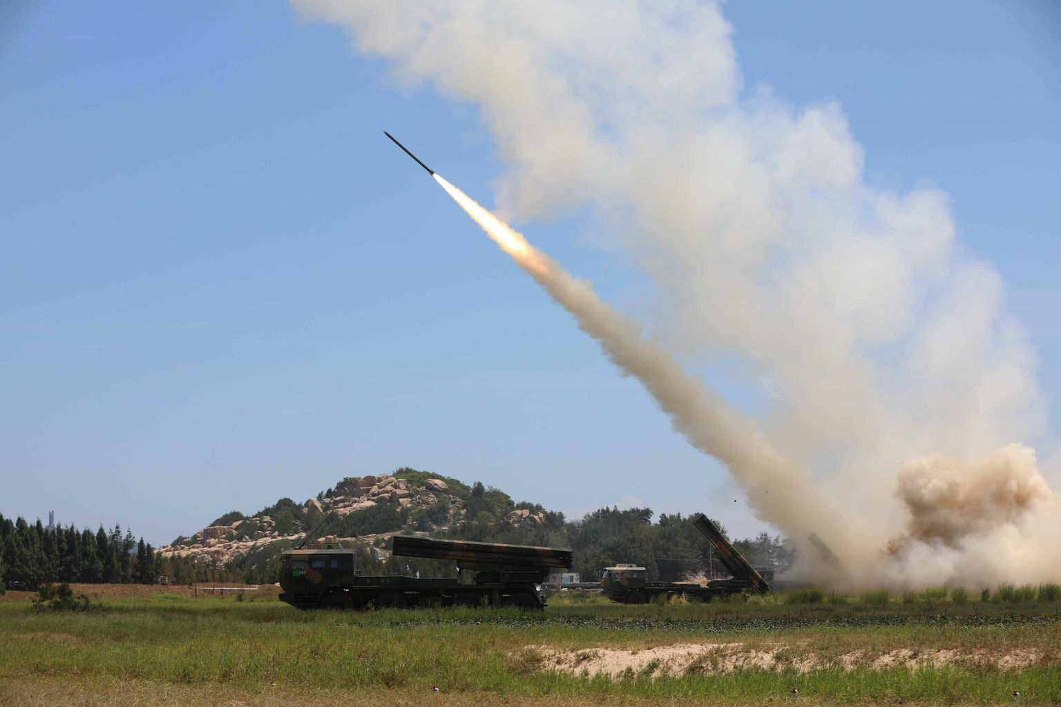 Hiina relvajõud harjutasid 4. augustil Taiwani väina ääres raketilaske.