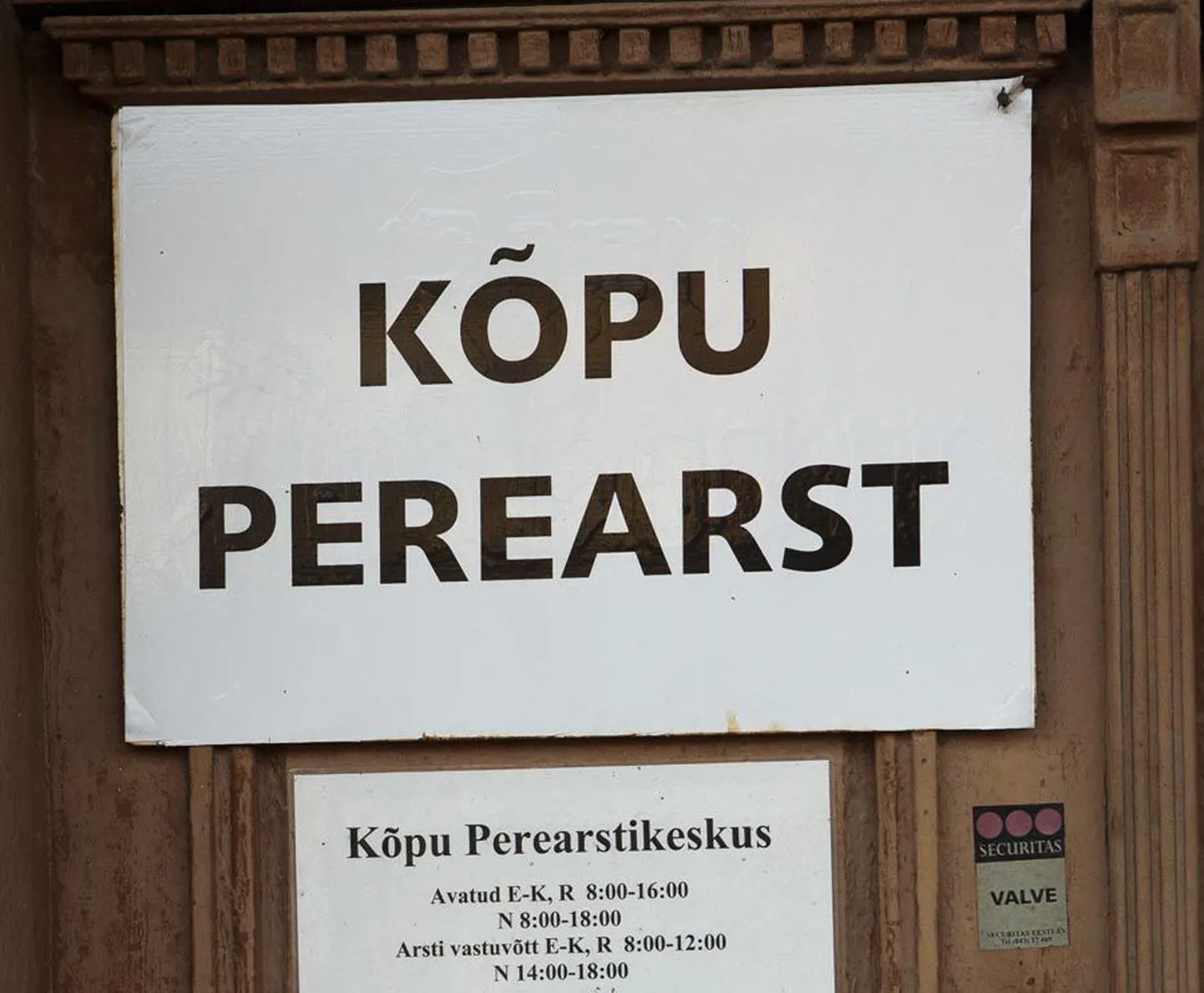 Viljandi maavalitsus püüab kuni 15 000 euro suuruse lähtetoetusega Kõppu noort perearsti meelitada.