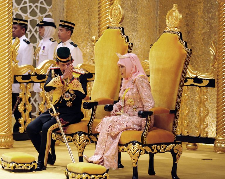 Brunei sultan Haji Hassanal Bolkiah ja ta teine naine Puan Hjh Maryami