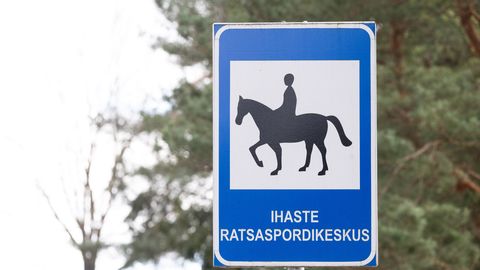 Pedofiili tegevus Ihaste ratsakeskuses käivitas kevadel riikliku järelevalve: ratsakool jättis päringud karistusregistrist tegemata