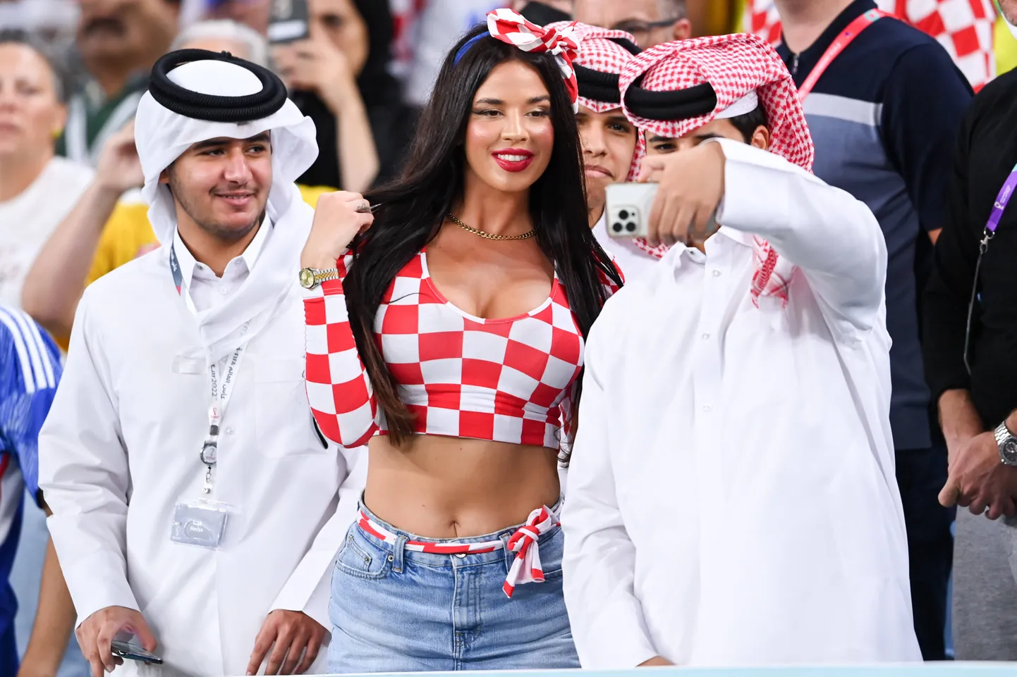 Ивана Кнолль - самая обсуждаемая фанатка чемпионата мира-2022 в Катаре.