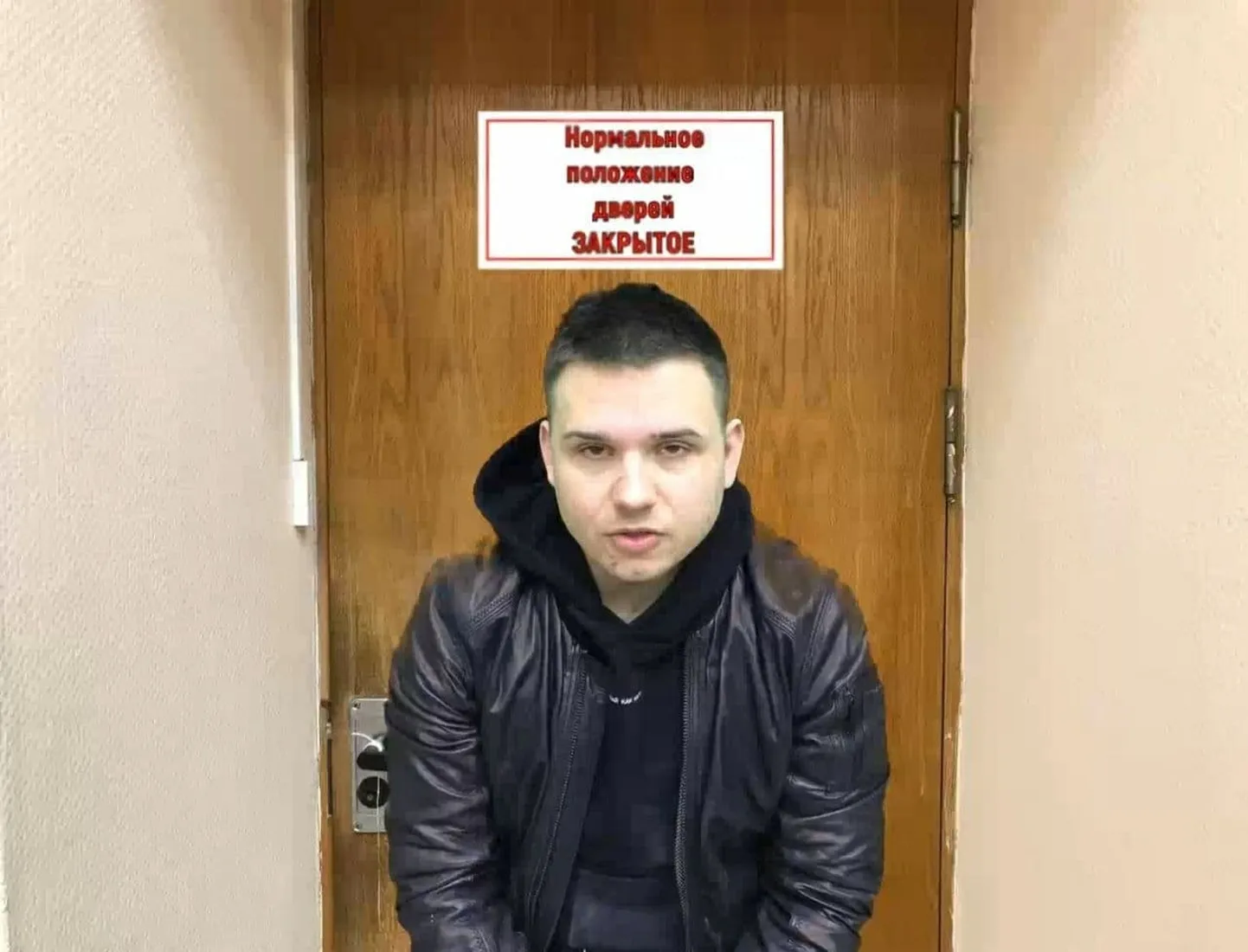 Hiljuti vahistatud Mikalai Bredzeleu ülestunnistusvideot näidati Youtube'is reklaamina.