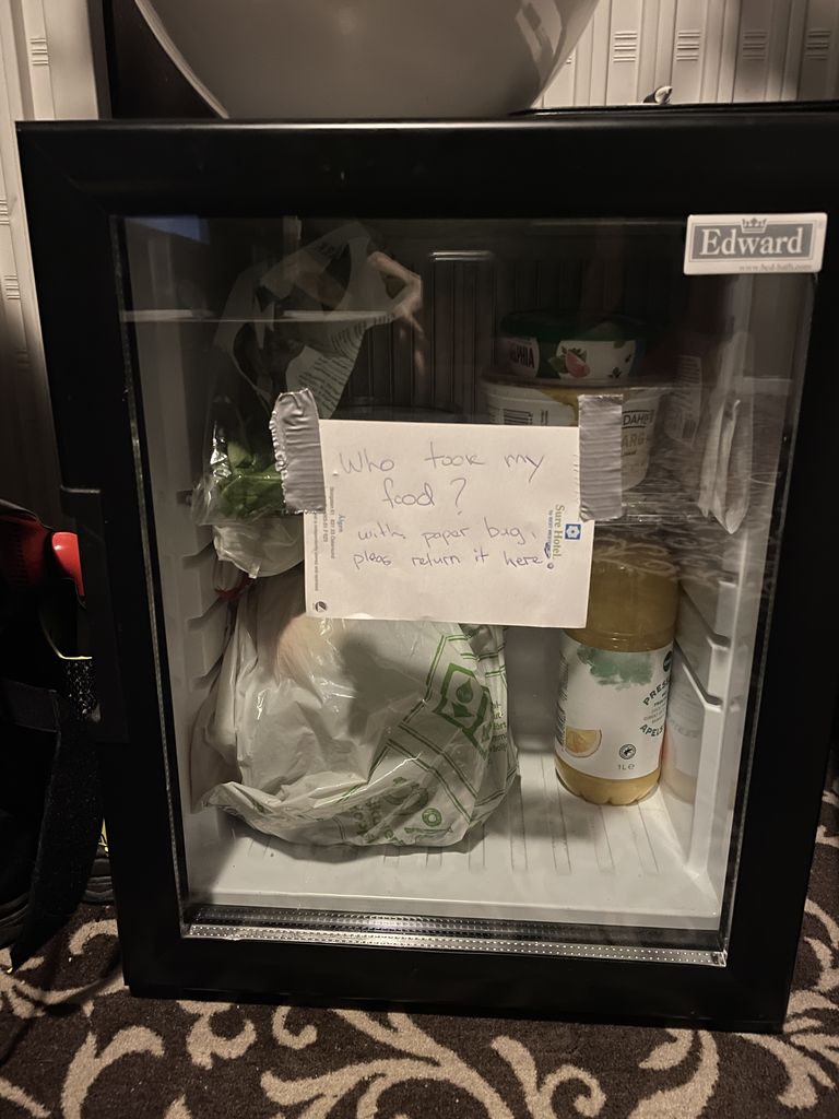 Külmkapp, kust toit varastati.