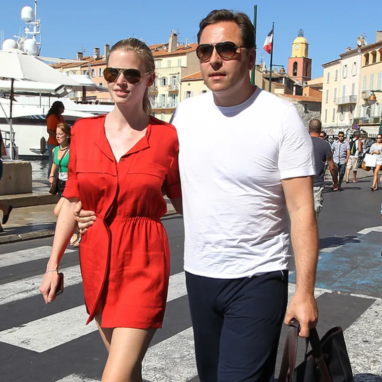 Deivids Valliams ar sievu modeli Laru Stounu