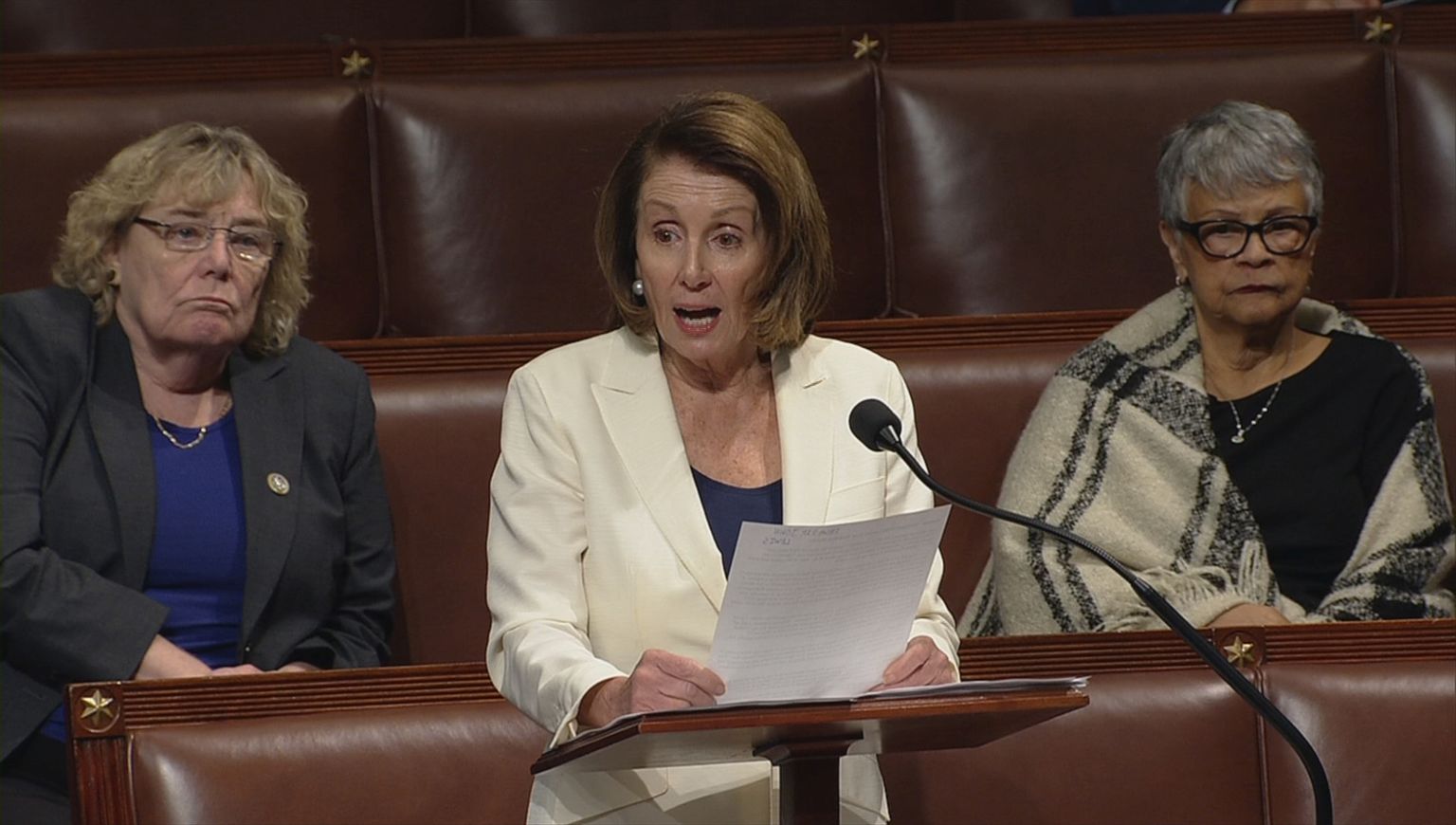 7. veebruari hommikul tõusis USA Kongressi esindajatekoja vähemusliider Nancy Pelosi sõnavõtuks püsti, ega peatunud enne, kui oli rääkinud järjepanu terve ühe tavalise tööpäeva jagu ehk enam kui kaheksa tundi.