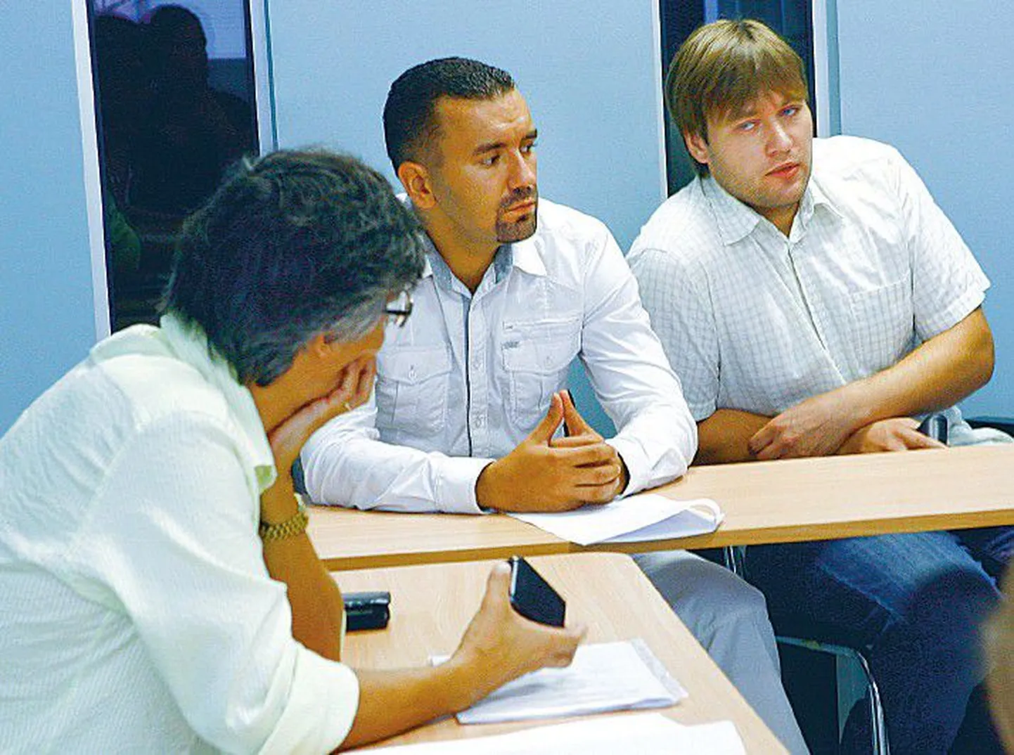В четверг перед комиссией по трудовым спорам предстали руководитель OÜ PartCom Марек Мяги (слева), а также Яанус Рейндам и Рагнар Рюйтель, требующие от фирмы выплаты зарплаты и компенсаций.