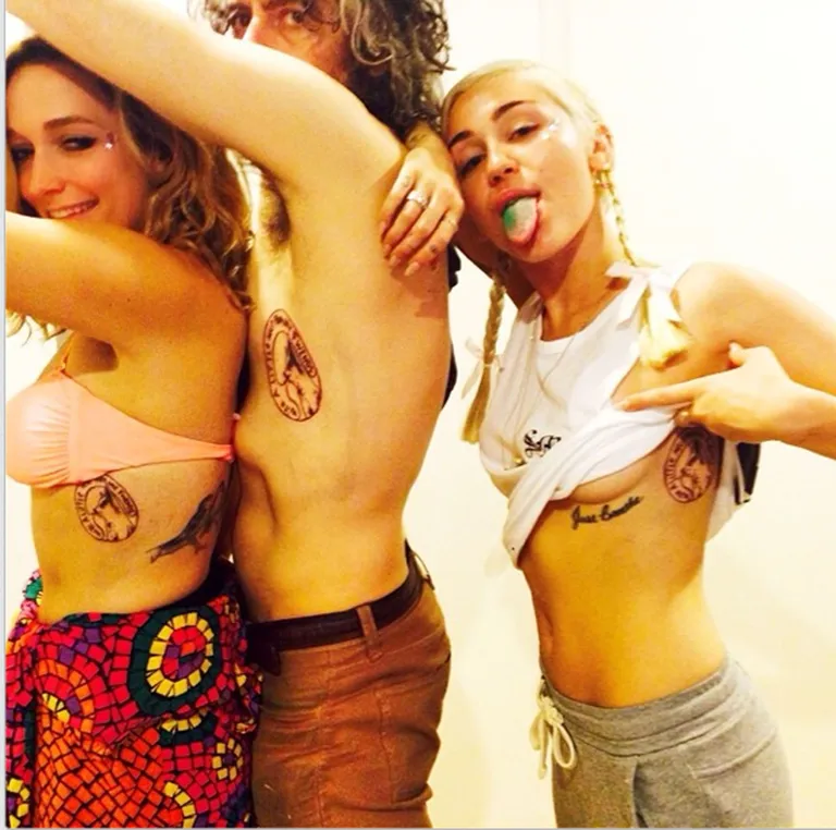 Miley Cyrus paremal (Xposure).