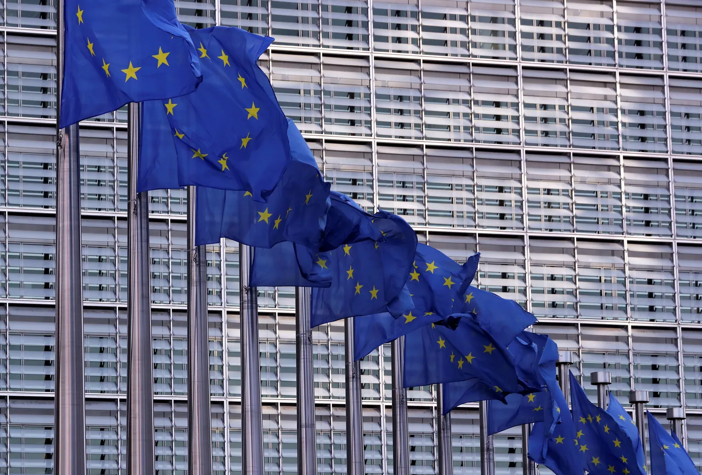 Euroopa Liidu lipud Euroopa Komisjoni peakorteri ees Brüsselis.