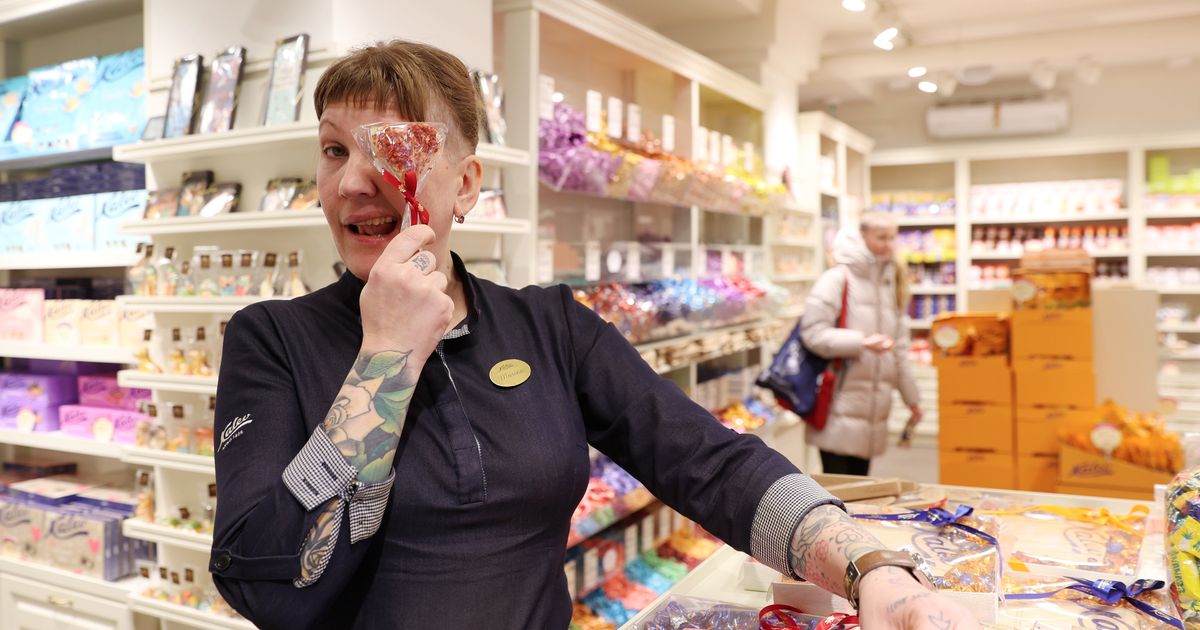 FOTOD ⟩ Sõbrapäev andis kauplejatele tööd juba päev varem