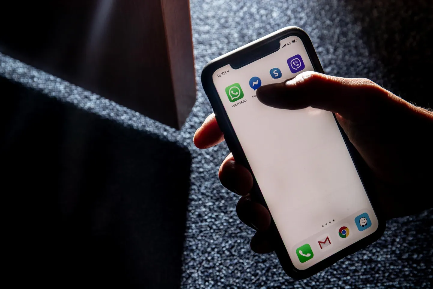 Illustratiivne foto telefoni pealt kuualmisest ja jäglimisest.