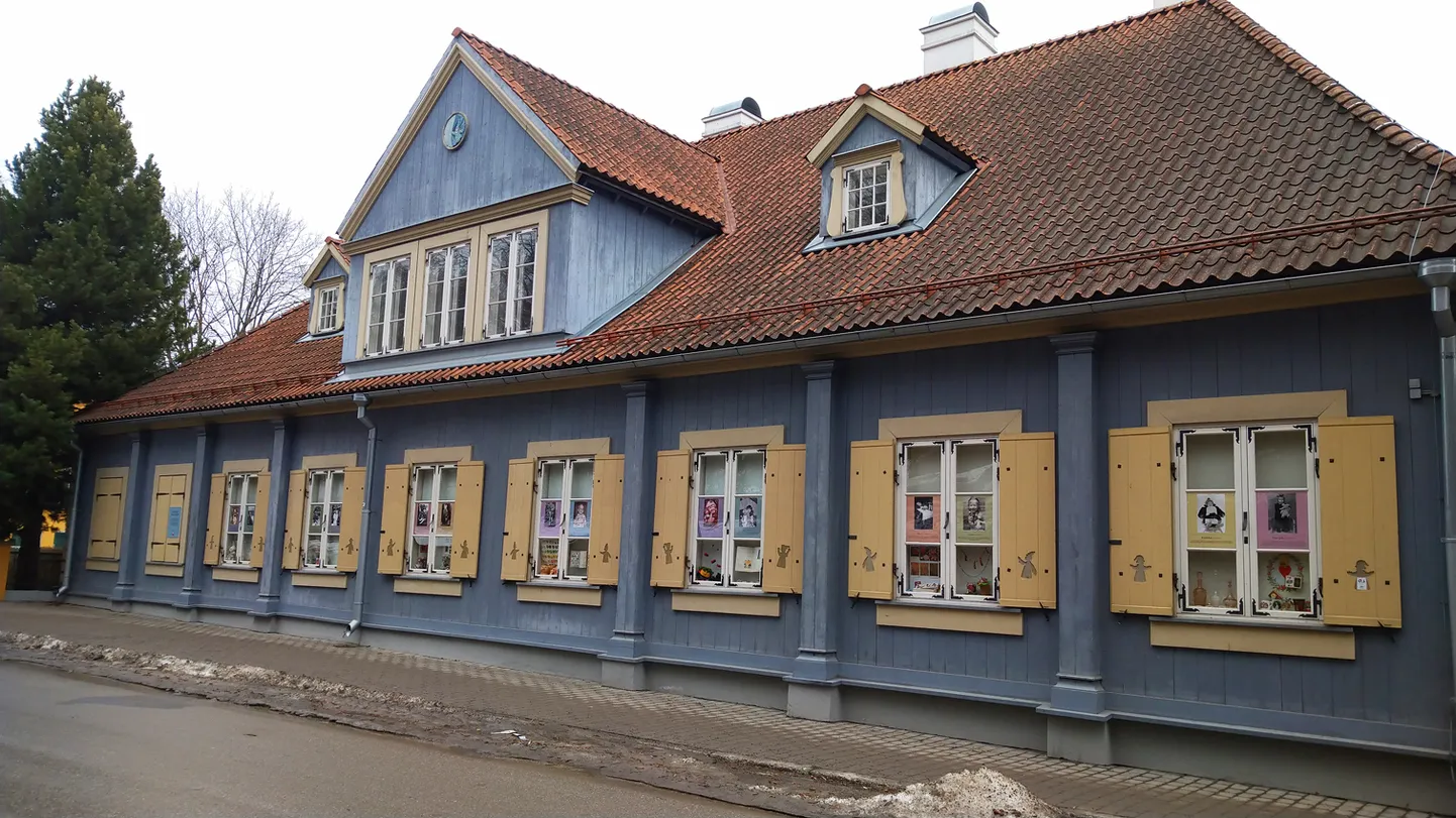 Näitus akendel