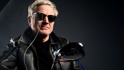 "Zīda čūska" – izrāde par vīrieti, kurš meklē savu ideālo sievieti