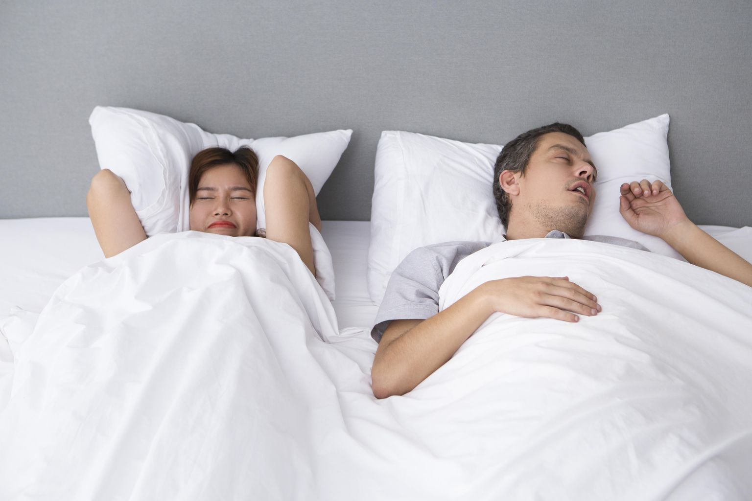 Hingamispausidega norskamine ehk uneapnoe mõjutab ka paarilise tervist.