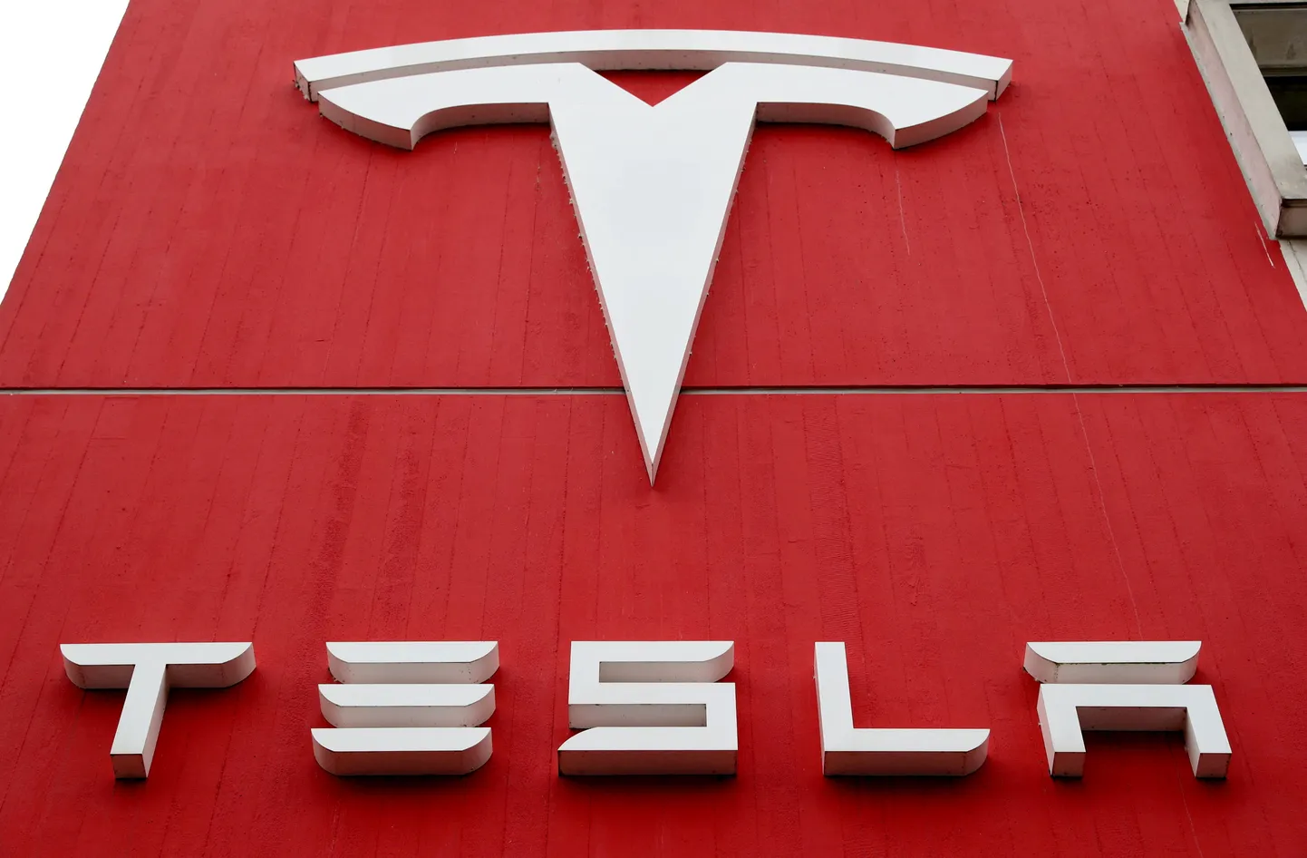 Tesla logo