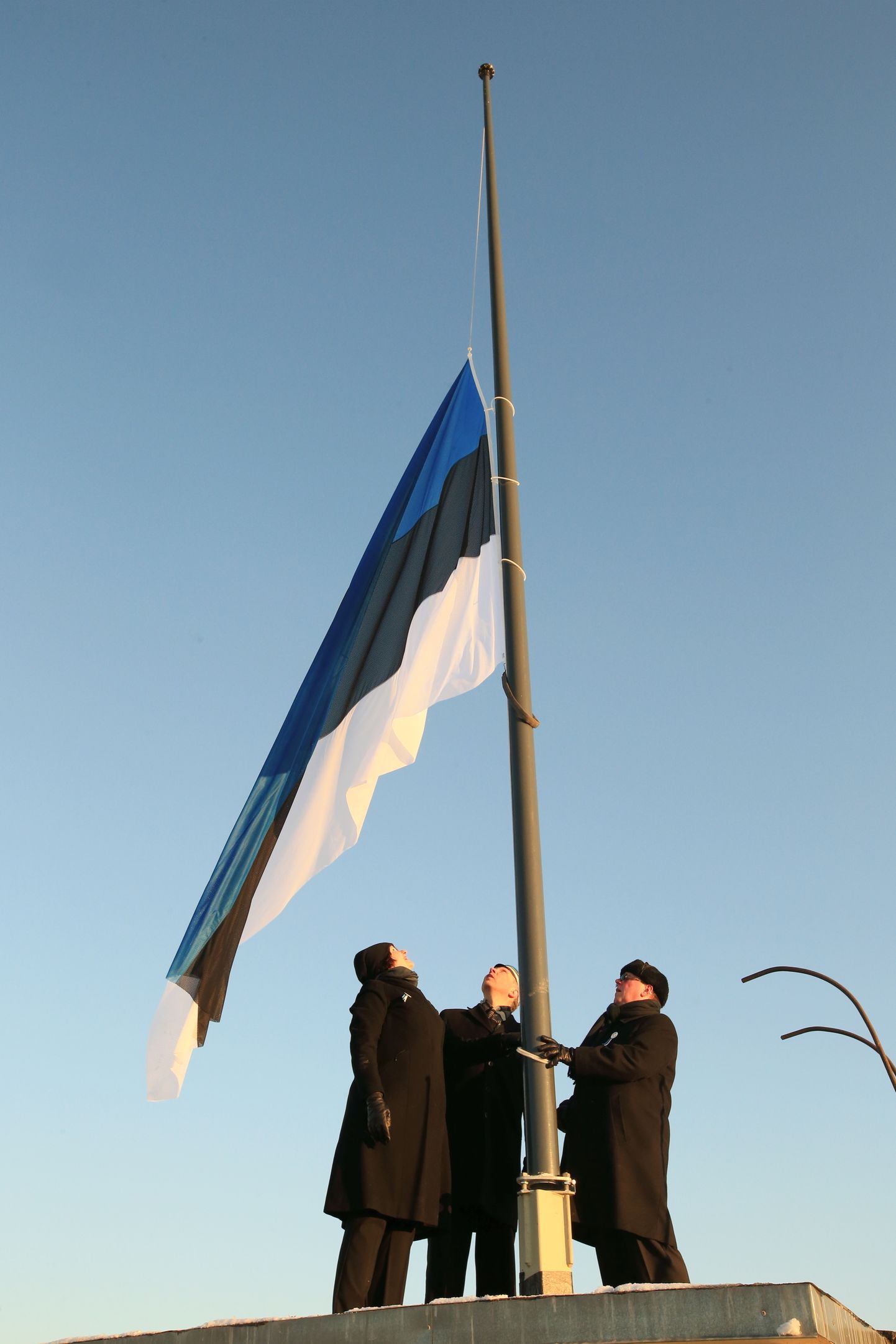 Tartu veetornile heisati Eesti lipp.