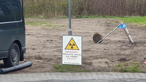 Жители напуганы: недалеко от Таллинна установлен знак радиационной опасности