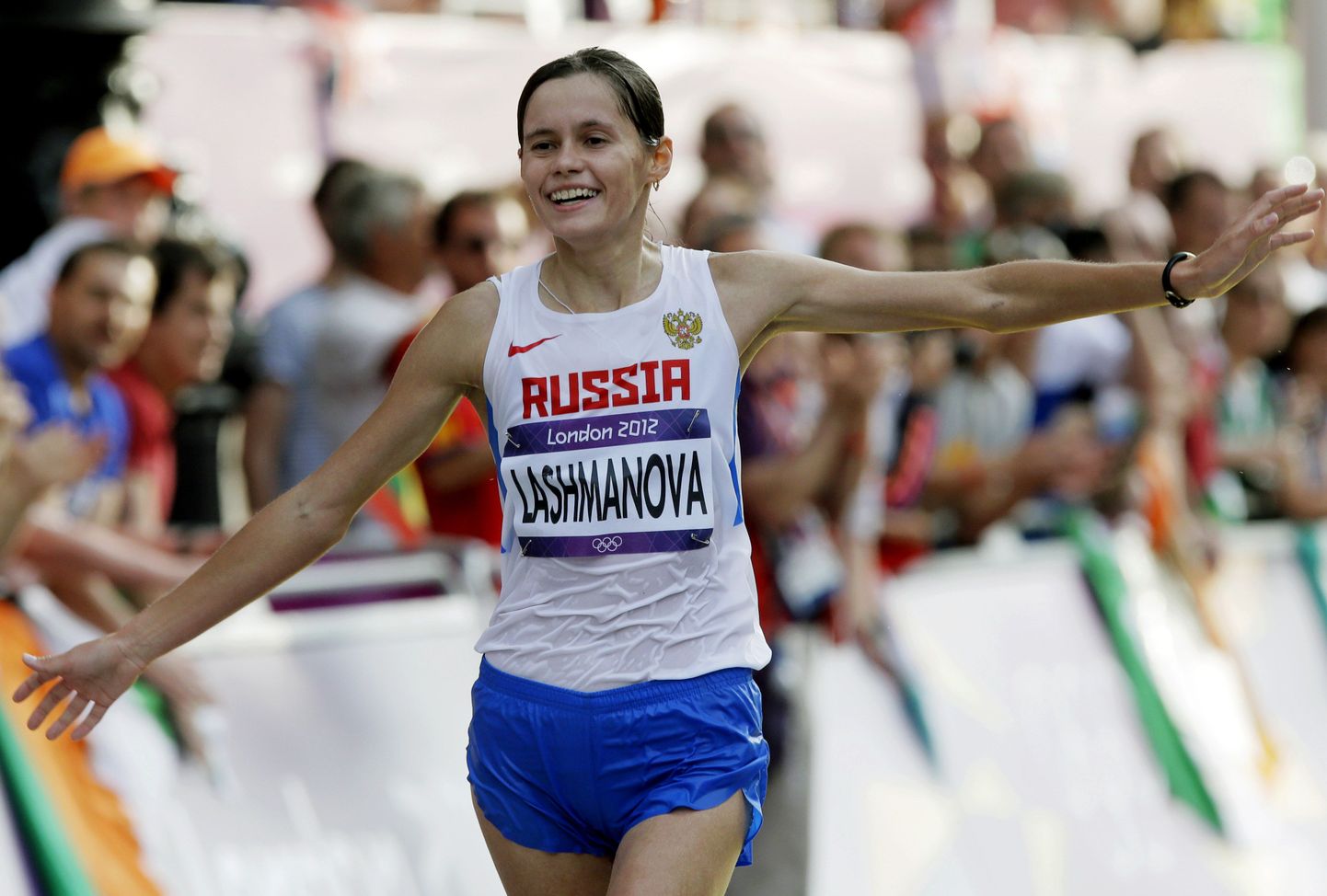 Jelena Lašmanova võidukalt finišis.