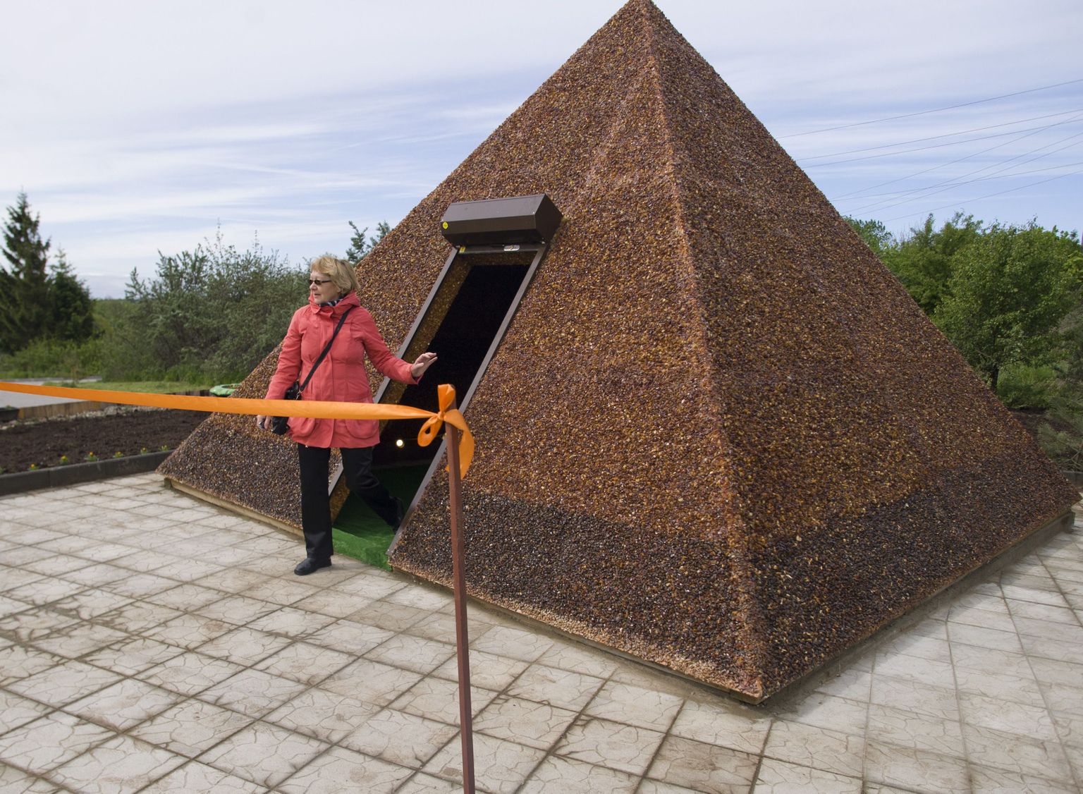 Merevaigust püramiid Kaliningradi oblastis Jantarnõis.