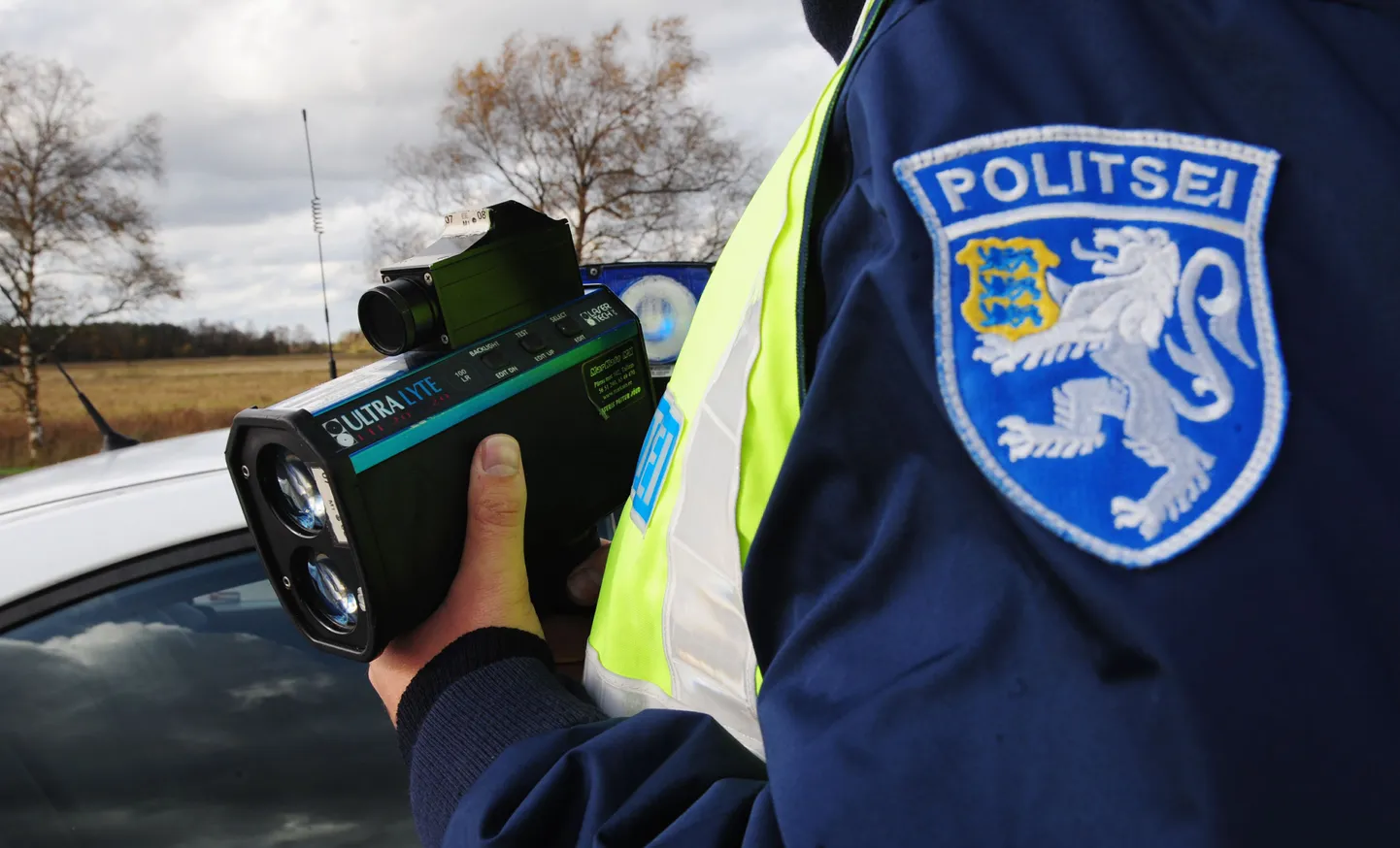 Reedel rahustab politsei Jõhvi-Tartu-Valga maanteel liiklust.