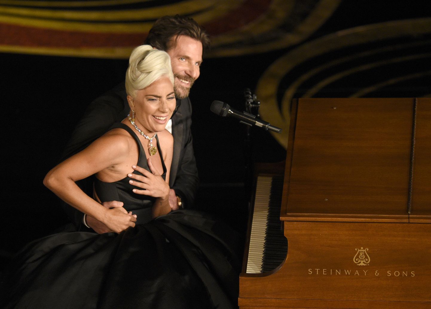 Lady Gaga ja Bradley Cooper Oscari-laval