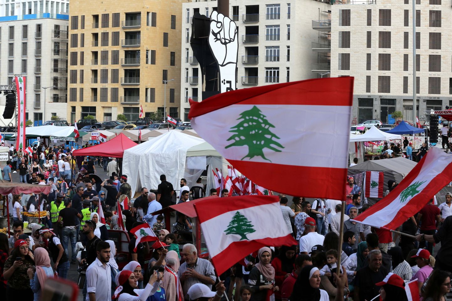 Liibanoni meeleavaldajad moodustasid inimketi.