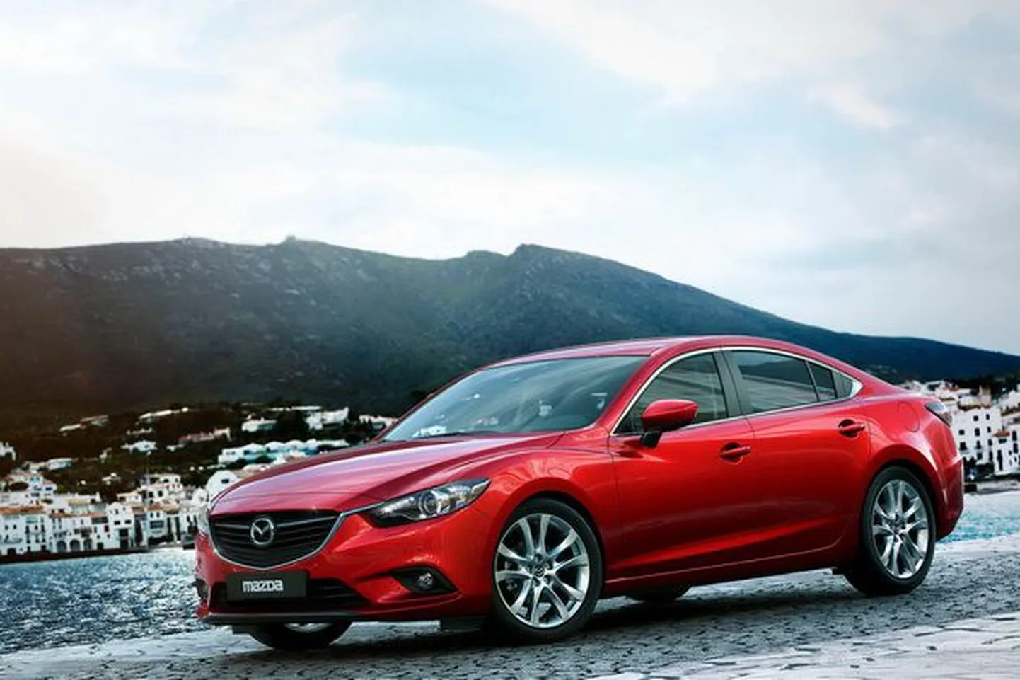 Uus Mazda 6.