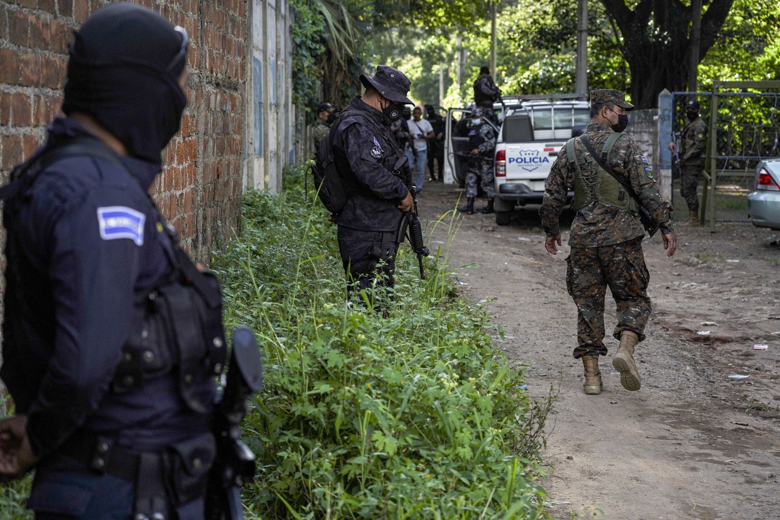 El Salvadori julgeolekujõud tegutsemas jõuguliikmete vastu.