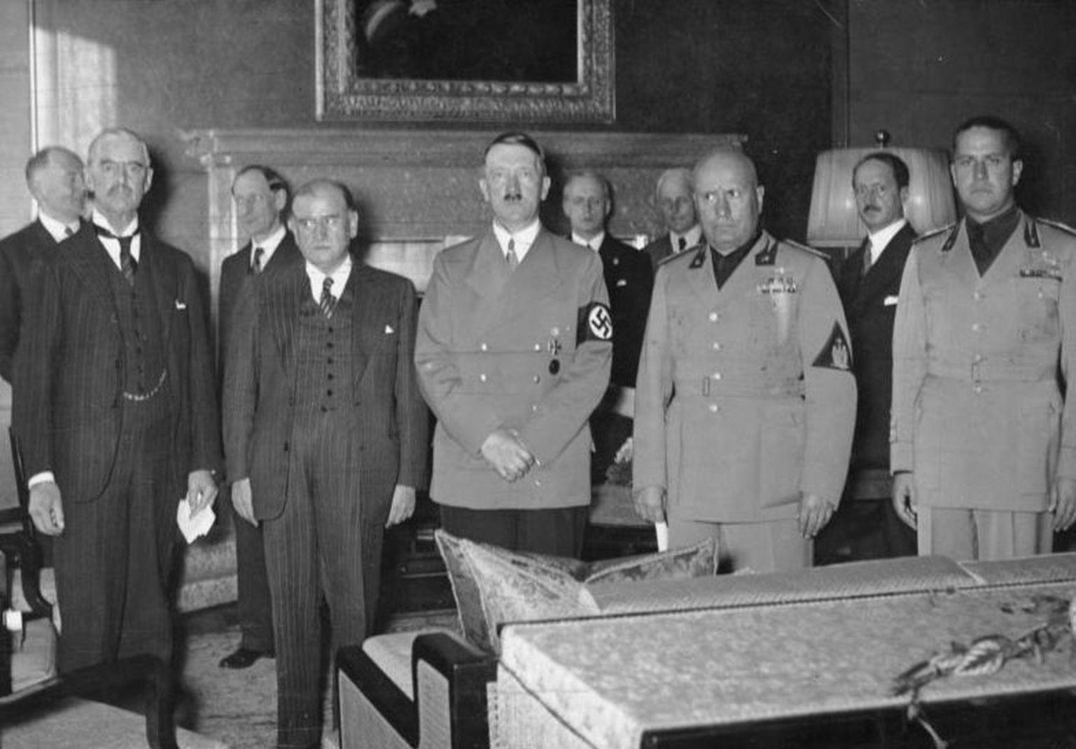 Müncheni kokkuleppe sõlmimine 30.september 1938. Keskel Adolf Hitler ja vasakul ääres Neville Chamberlain