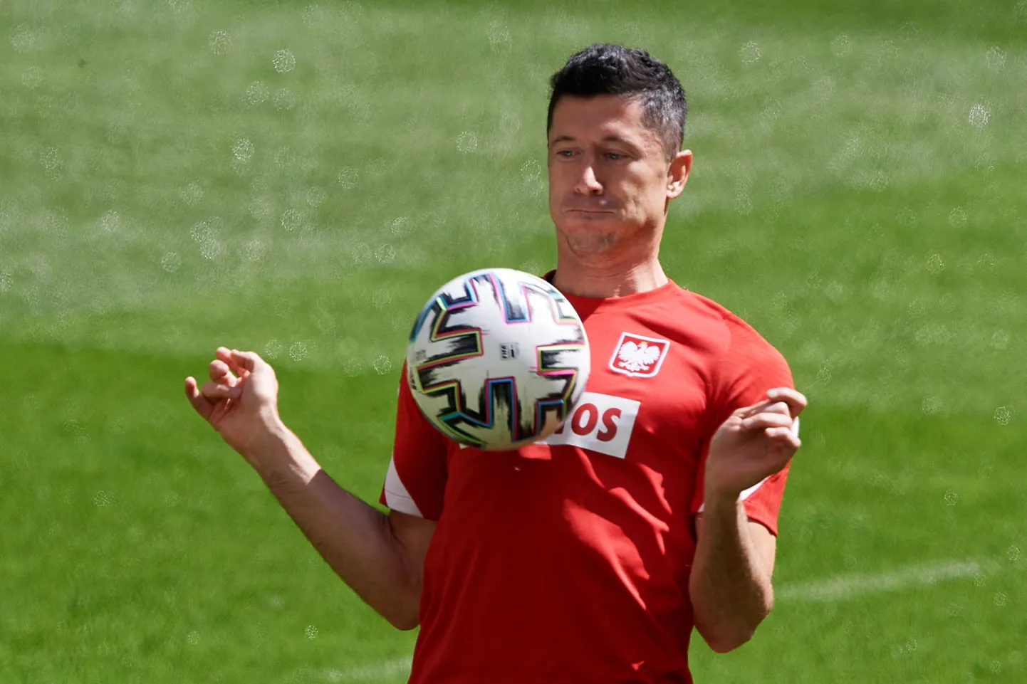 Poola koondise liidri Robert Lewandowski ja tema kaaslaste olukord pole kerge.