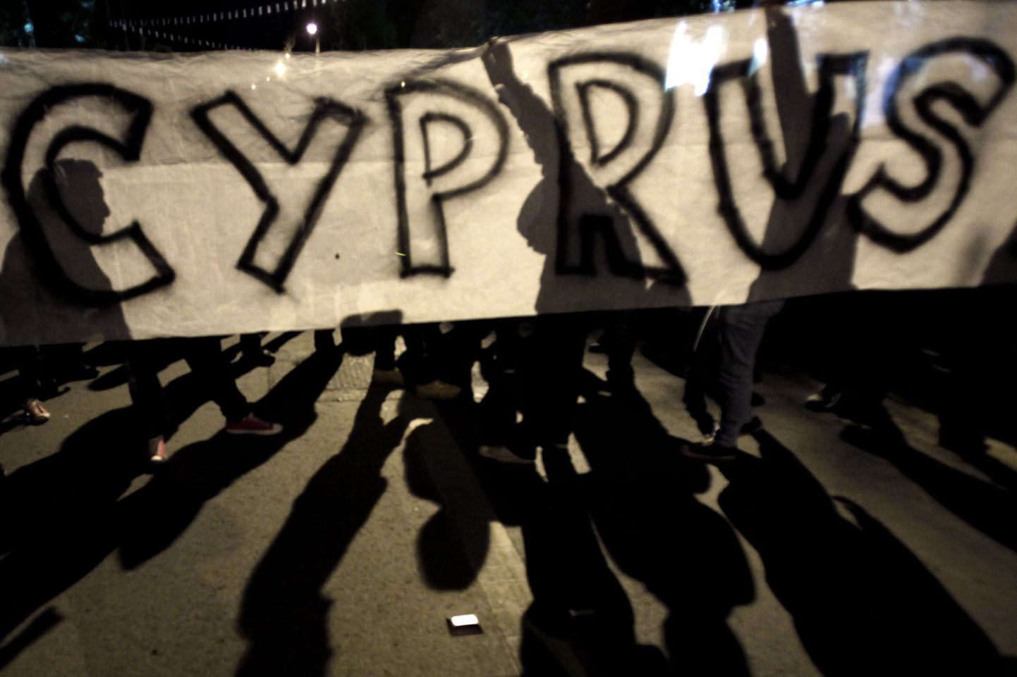Meeleavaldajad avaldasid eile Küprose pealinnas Nicosias Euroopa Liidu maja ees meelt laenutingimuste vastu.