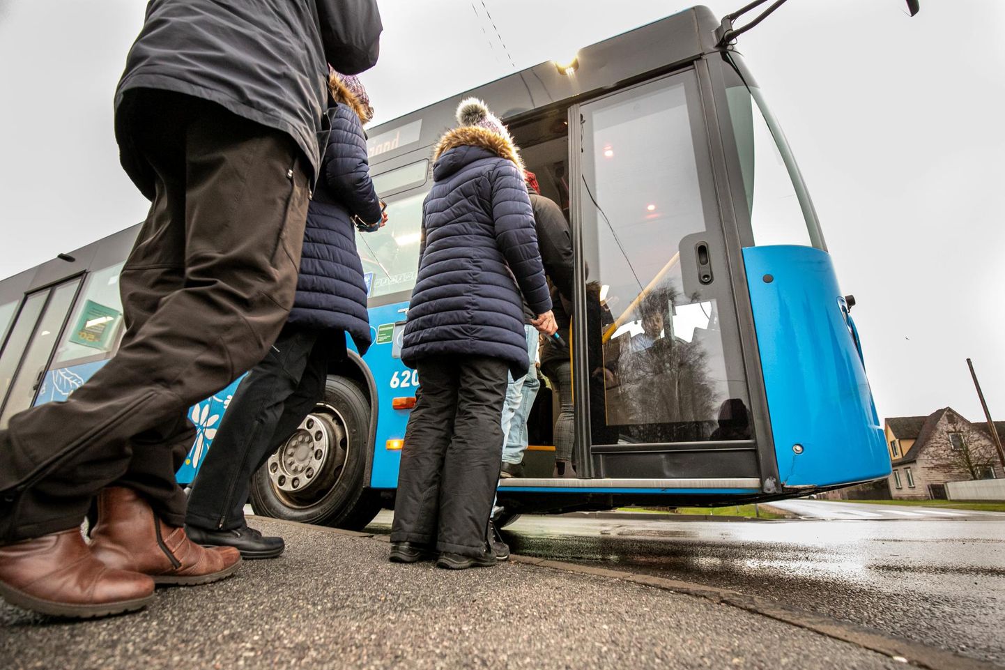 Bussi sisenedes usaldame oma elu bussijuhi kätesse.
