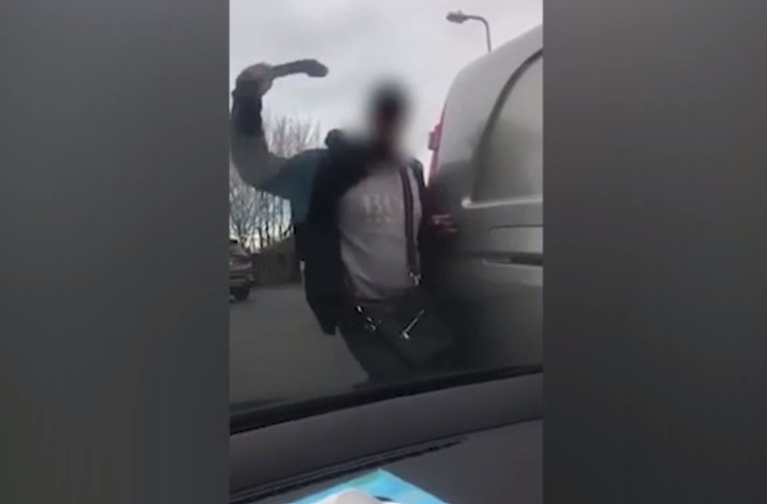 Kaasreisija ründas teist autot matšeetega.