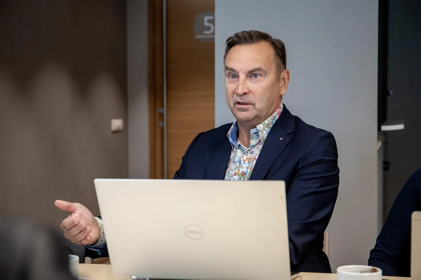 Pika reisi tõttu kolmeks kuuks Pärnu linnavolikogu liikme volitused peatanud Reformierakonna fraktsiooni esimees Jüri Lebedev.