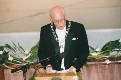 Lennart Meri pidamas aastapäeva kõnet.