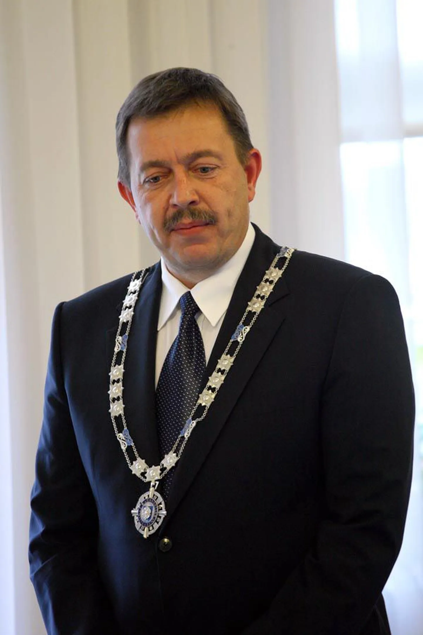 Viljandi koolivõrgu võimalikku ümberkorraldamist kommenteerides lubas linnapea Kalle Jents, et arengustsenaariumid saavad selgeks enne volikogu maikuu istungit.