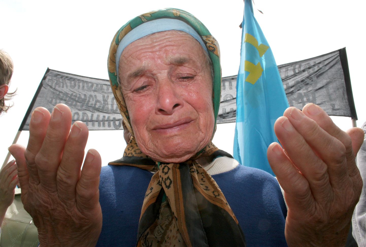 Eile Simferoopolis tatarlaste küüditamise mälestusüritusel osalenud naine.