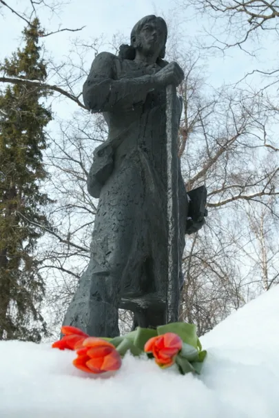 K. J. Petersoni ausammas Toomel.